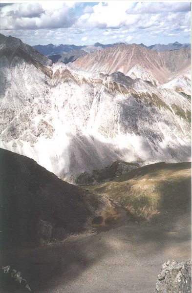 Vid s Alpen Golda(Bardur) na dolinu reki Perevalnaya
